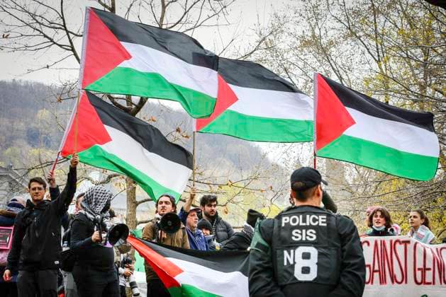 May 2, 2024, Montreal, Quebec, Canada: Two opposing protests faced off outside McGill University in downtown Montreal Thursday afternoon, where a pro-Palestinian encampment set up on Saturday remains in place.The students in the encampment are demanding McGill divest from companies with business ties to Israel. Montreal Canada - ZUMAs278 20240502_zip_s278_021 Copyright: xSerkanxSenturkx