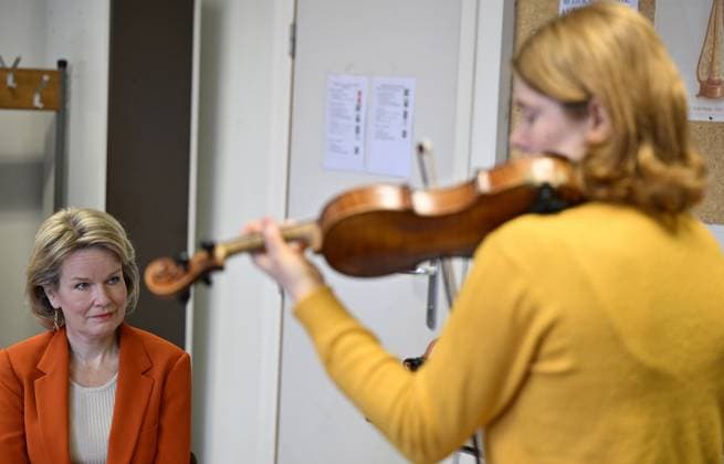 Queen Mathilde of Belgium and Violinist Alexandra Novoseltsev pictured during a visit to the music academy in Anderlecht, Brussels on Friday 03 May 2024.  ERICxLALMAND 91999588
