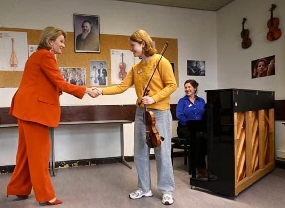 Queen Mathilde visits GO! (Anderlecht Academy of Music) BRUSSELS, BELGIUM - MAY 03: Queen Mathilde visits GO! the Anderlecht Academy of Music. In the run-up to the Queen Elisabeth competition, she wanted to encourage young people interested in the arts - (classical) music, theatre or dance - and underline the importance she attaches to local arts education on May 03, 2024 in Brussels, Belgium, 03 05 2024 Brussels Belgium  Copyright: xDidierxLebrunx