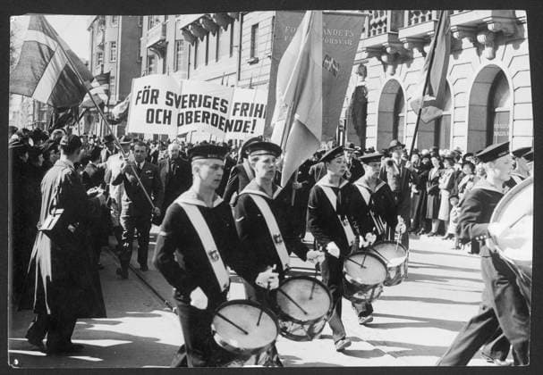 RECORD DATE NOT STATED SWEDISH RECRUITS WW2 A recruitment drive for the National Security Services in Stockholm is led by a naval band. Date: 1940s  Copyright: Copyrightx(c)Geminix2023.xCredit:xGemini 10144240