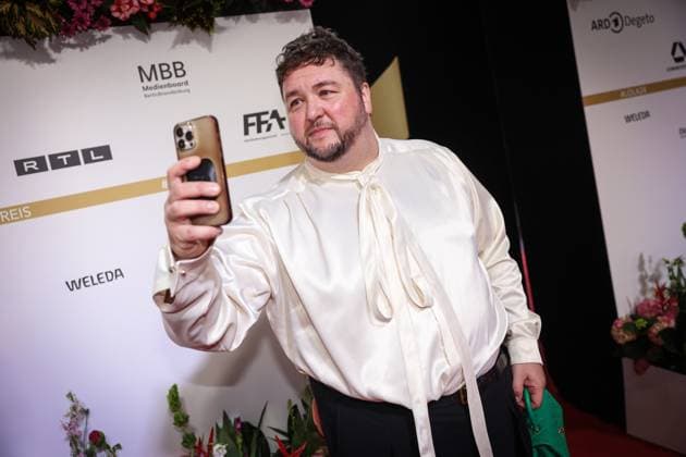 German Film Award 2024 Daniel Zillmann on the red carpet at the Lola German Film Award 2024 ceremony at the Theater am Potsdamer Platz in Berlin Date 03 05 2024 Copyright: xEventpressx