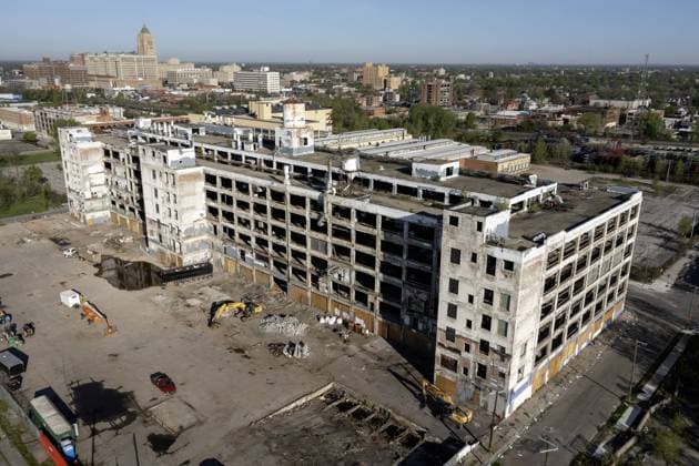 Detroit, Michigan, The abandoned Fisher Body 21 auto factory is being converted to Fisher 21 Lofts, a development of 433 apartments plus commercial space. The building opened in 1919. It was used by General Motors until 1984 and has been vacant since 1993. The tower in the distance is the Fisher Building, a project of the same Fisher Brothers who built this auto factory *** Detroit, Michigan, The Abandoned Fisher Body 21 Car Factory IS Being Converted to Fisher 21 Lofts, a Development of 433 Apartments Plus Commercial Space The Building opened in 1919 IT what Used by General Motors Until 1984 and has been vacant Since 1993 The Tower in The Distance IS The Fisher Building, a Project of The Same Fisher Brothers Who built This Car Factory Copyright: imageBROKER JimxWest ibljiw10529803.jpg