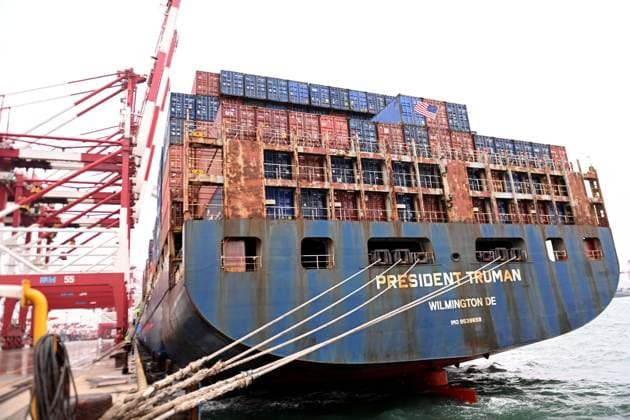 China Qingdao Port Economy A US-registered cargo ship loads and unloads containers at Qingdao Foreign trade container Terminal in Qingdao port, East China s Shandong province, March 17, 2022. Qingdao Shandong China  Copyright: xCFOTOx i1647506413082