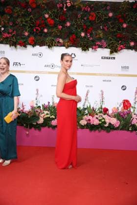 German Film Award 2024 Jasmin Schwiers and Peri Baumeister at the German Film Award 2024 at the Theater am Potsdamer Platz on 03 05 2024 in Berlin Copyright: xEventpressxKochanx