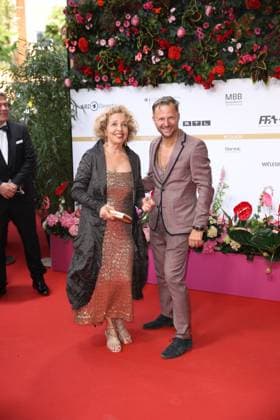German Film Award 2024 Michaela May and Philipp Hochmair at the German Film Award 2024 at the Theater am Potsdamer Platz on 03 05 2024 in Berlin Copyright: xEventpressxKochanx