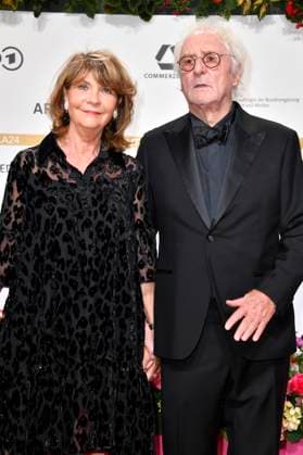 Günther Maria Halmer with wife Claudia Halmer at the 74th German Film Awards 2024 ceremony at the Theater am Potsdamer Platz Berlin, 03 05 2024 Foto:xN.xKubelkax xFuturexImagex filmpreis2024_4066