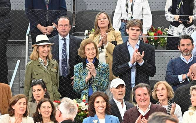Entertainment Bilder des Tages Royal Attend Mutua Open Final - Madrid Infanta Elena, Queen Sofia and Miguel Urdangarin attend the final of the Mutua Madrid Open tournament being held at the Caja Magica between Canadian Felix Auger Aliassime and Russian Andrei Rublev, on May 5, 2024, in Madrid (Spain). Photo by Francisco Guerra Europa Press ABACAPRESS.COM Madrid Spain  Copyright: xEuropaxPress ABACAx