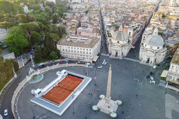 Rom, Tennisplatz auf der Piazza del Popolo wirbt für die Italian Open May 6, 2024, Rome, Lazio, Italy: (EDITOR S NOTE: Image taken by a drone) .Aerial view of Piazza del Popolo. Rome is preparing for the Italian Open tennis tournament - Internazionali BNL d Italia, by setting up a red clay court in the central Piazza del Popolo. Rome Italy - ZUMAs197 20240506_aaa_s197_021 Copyright: xStefanoxCostantinox
