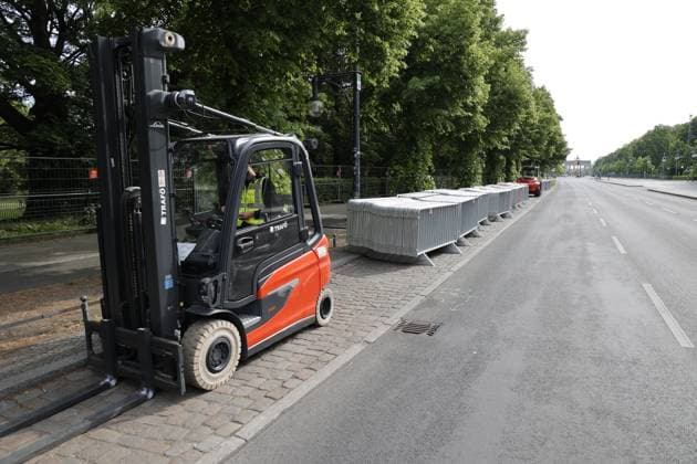 Germany, Berlin, construction of the Fan Mile, Straße des 17 Juni closed for almost three months