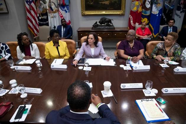 US Vice President Kamala Harris attends a roundtable meeting on voting rights US Vice President Kamala Harris (Back C) delivers remarks while participating in a meeting on voting rights; with members of the Black Women’s Roundtable, National Council of Negro Women and other women leaders on voting rights, in the Roosevelt Room of the White House in Washington, DC, USA, 16 July 2021. Credit: Michael Reynolds Pool via CNP Washington District of Columbia United States of America EDITORIAL USE ONLY Copyright: xx K9071621_9-2379033 MichaelxReynoldsx-xPoolxviaxCNPx cnpphotos223751