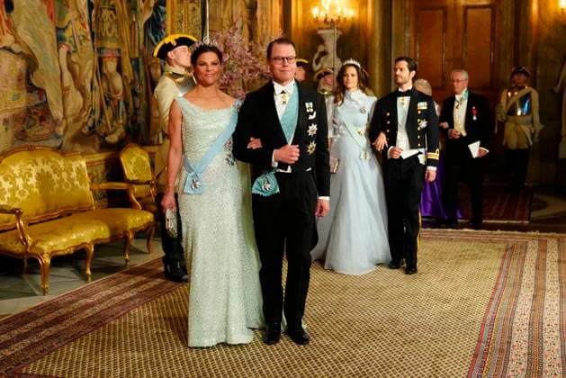Entertainment Themen der Woche KW19 Entertainment Bilder des Tages Stockholm (Sweden), 06 05 2024.- Swedish Crown Princess Victoria (L) and Prince Daniel (2-L) as well as Prince Carl Philip of Sweden (R) and Princess Sofia (2-R) arrive prior a gala dinner, hosted for Denmark s King Frederik X and Queen Mary, at the Royal Palace in Stockholm, Sweden, 06 May 2024. The Danish royal couple is on their first state visit to Sweden, during which, the royal couple will among other things, meet Danish and Swedish astronauts, visit the fleet station Berga and attend the gala dinner at the Royal Palace. (Dinamarca, Suecia, Estocolmo) Gala dinner for Danish royal couple on state visit in Stockholm !ACHTUNG: NUR REDAKTIONELLE NUTZUNG!  Copyright: xIDAxMARIExODGAARDx EA1612 20240506-55013494974_1