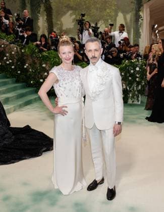 Emma Wall and Jeremy Strong arrive on the red carpet at the 2024 Met Gala celebrating Sleeping Beauties: Reawakening Fashion at The Metropolitan Museum of Art on Monday, May 6, 2024 in New York City.  NYP20240506255 JOHNxANGELILLO