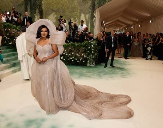 Mindy Kaling arrives on the red carpet at the 2024 Met Gala celebrating Sleeping Beauties: Reawakening Fashion at The Metropolitan Museum of Art on Monday, May 6, 2024 in New York City.  NYP20240506168 JOHNxANGELILLO