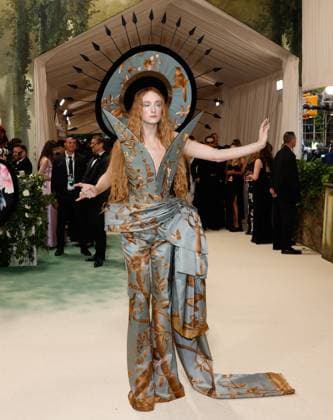 Harris Reed arrives on the red carpet at the 2024 Met Gala celebrating Sleeping Beauties: Reawakening Fashion at The Metropolitan Museum of Art on Monday, May 6, 2024 in New York City.  NYP20240506256 JOHNxANGELILLO