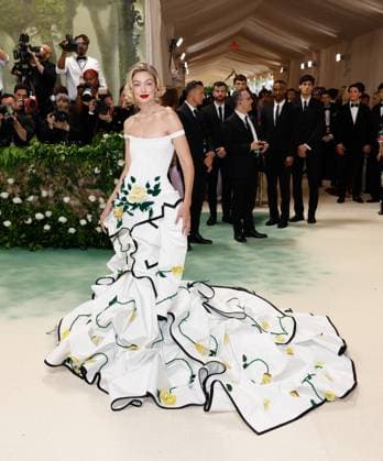 Gigi Hadid arrives on the red carpet at the 2024 Met Gala celebrating Sleeping Beauties: Reawakening Fashion at The Metropolitan Museum of Art on Monday, May 6, 2024 in New York City.  NYP20240506202 JOHNxANGELILLO