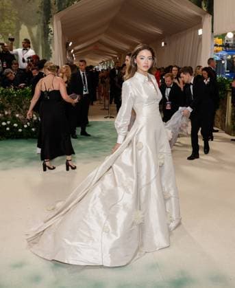Madelyn Cline arrives on the red carpet at the 2024 Met Gala celebrating Sleeping Beauties: Reawakening Fashion at The Metropolitan Museum of Art on Monday, May 6, 2024 in New York City.  NYP20240506163 JOHNxANGELILLO