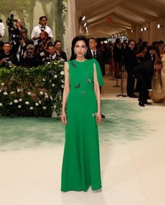 Huma Abedin arrives on the red carpet at the 2024 Met Gala celebrating Sleeping Beauties: Reawakening Fashion at The Metropolitan Museum of Art on Monday, May 6, 2024 in New York City.  NYP20240506172 JOHNxANGELILLO