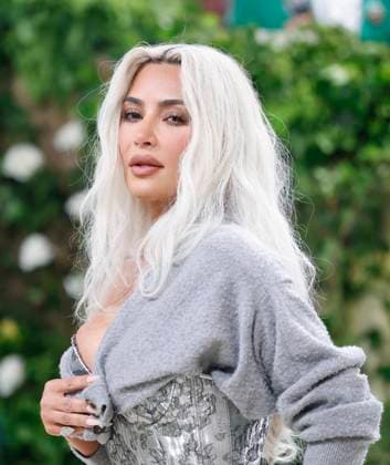 Kim Kardashian arrives on the red carpet at the 2024 Met Gala celebrating Sleeping Beauties: Reawakening Fashion at The Metropolitan Museum of Art on Monday, May 6, 2024 in New York City.  NYP20240506561 JOHNxANGELILLO