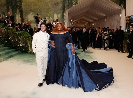 Zac Posen and Da Vine Joy Randolph arrive on the red carpet at the 2024 Met Gala celebrating Sleeping Beauties: Reawakening Fashion at The Metropolitan Museum of Art on Monday, May 6, 2024 in New York City.  NYP20240506295 JOHNxANGELILLO