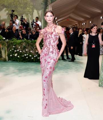 Karlie Kloss arrives on the red carpet at the 2024 Met Gala celebrating Sleeping Beauties: Reawakening Fashion at The Metropolitan Museum of Art on Monday, May 6, 2024 in New York City.  NYP20240506556 JOHNxANGELILLO