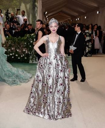 Amanda Seyfried arrives on the red carpet at the 2024 Met Gala celebrating Sleeping Beauties: Reawakening Fashion at The Metropolitan Museum of Art on Monday, May 6, 2024 in New York City.  NYP20240506298 JOHNxANGELILLO