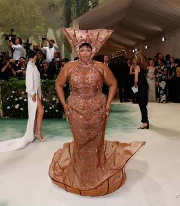 Lizzo arrives on the red carpet at the 2024 Met Gala celebrating Sleeping Beauties: Reawakening Fashion at The Metropolitan Museum of Art on Monday, May 6, 2024 in New York City.  NYP20240506366 JOHNxANGELILLO
