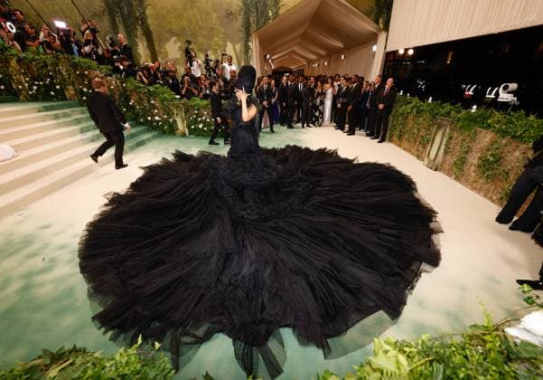 Cardi B arrives on the red carpet at the 2024 Met Gala celebrating Sleeping Beauties: Reawakening Fashion at The Metropolitan Museum of Art on Monday, May 6, 2024 in New York City.  NYP20240506367 JOHNxANGELILLO
