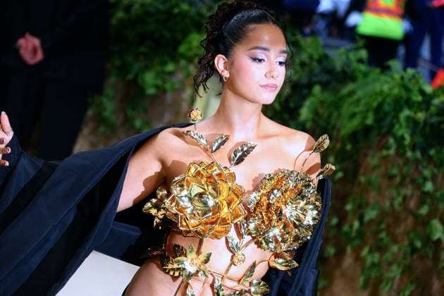 Metropolitan Museum Of Art Costume Institute Gala - NYC French artist LÃ na Situations attends the Met Gala 2024 Sleeping Beauties: Reawakening Fashion. at The Metropolitan Museum of Art in New York, NY on May 6, 2024. Photo by Charles Guerin ABACAPRESS.COM New york City NY United States  Copyright: xGuerinxCharles ABACAx