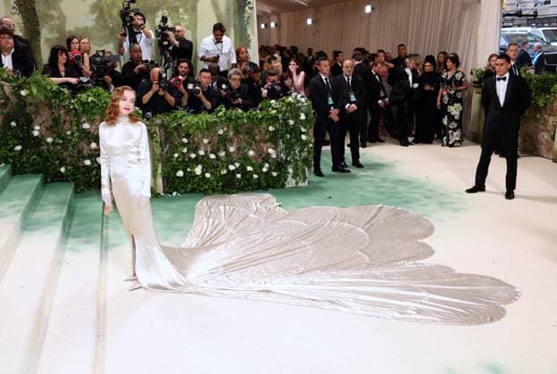 Metropolitan Museum Of Art Costume Institute Gala - NYC French actress Isabelle Huppert attends the Met Gala 2024 Sleeping Beauties: Reawakening Fashion. at The Metropolitan Museum of Art in New York, NY on May 6, 2024. Photo by Charles Guerin ABACAPRESS.COM New york City NY United States  Copyright: xGuerinxCharles ABACAx