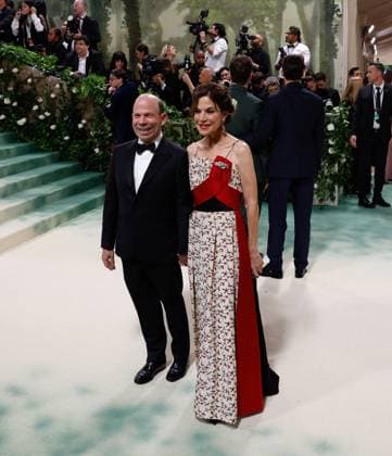 Steve Newhouse and Gina Sanders arrive on the red carpet at the 2024 Met Gala celebrating Sleeping Beauties: Reawakening Fashion at The Metropolitan Museum of Art on Monday, May 6, 2024 in New York City.  NYP20240506144 JOHNxANGELILLO