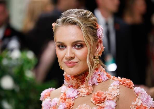 Kelsea Ballerini arrives on the red carpet at the 2024 Met Gala celebrating Sleeping Beauties: Reawakening Fashion at The Metropolitan Museum of Art on Monday, May 6, 2024 in New York City.  NYP20240506544 JOHNxANGELILLO
