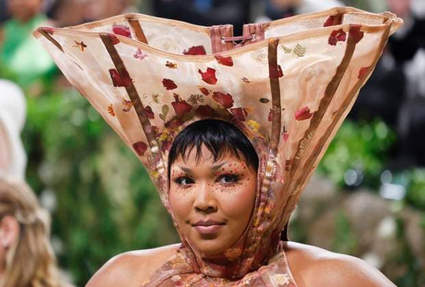 Lizzo arrives on the red carpet at the 2024 Met Gala celebrating Sleeping Beauties: Reawakening Fashion at The Metropolitan Museum of Art on Monday, May 6, 2024 in New York City.  NYP20240506551 JOHNxANGELILLO
