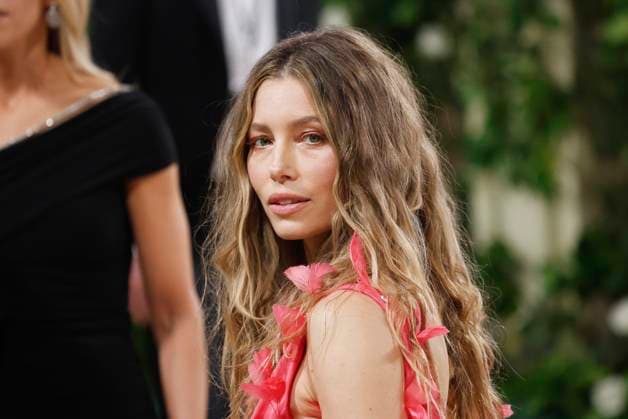 Jessica Biel arrives on the red carpet at the 2024 Met Gala celebrating Sleeping Beauties: Reawakening Fashion at The Metropolitan Museum of Art on Monday, May 6, 2024 in New York City.  NYP20240506588 JOHNxANGELILLO