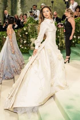 Celebrities attend the 2024 Met Gala Celebrating ?Sleeping Beauties: Reawakening Fashion? at The Metropolitan Museum of Art in New York City Featuring: Madelyn Cline Where: New York, United States When: 06 May 2024 Credit: Michael Stewart INSTARimages.com EDITORIAL USE ONLY. NOT FOR USE BY NEWSPAPERS BASED IN THE UK. Copyright: xMichaelxStewartx instar53713180