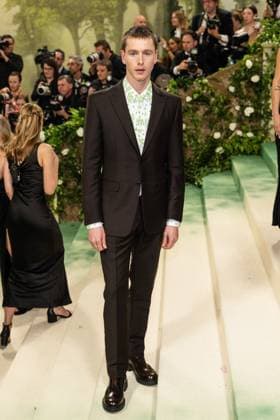 Celebrities attend the 2024 Met Gala Celebrating ?Sleeping Beauties: Reawakening Fashion? at The Metropolitan Museum of Art in New York City Featuring: Harris Dickinson Where: New York, United States When: 06 May 2024 Credit: Michael Stewart INSTARimages.com EDITORIAL USE ONLY. NOT FOR USE BY NEWSPAPERS BASED IN THE UK. Copyright: xMichaelxStewartx instar53713422