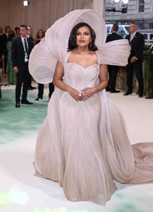 Metropolitan Museum Of Art Costume Institute Gala - NYC Mindy Kaling attends the Met Gala 2024 Sleeping Beauties: Reawakening Fashion. at The Metropolitan Museum of Art in New York, NY on May 6, 2024. Photo by Charles Guerin ABACAPRESS.COM New York City NY United States  Copyright: xGuerinxCharles ABACAx