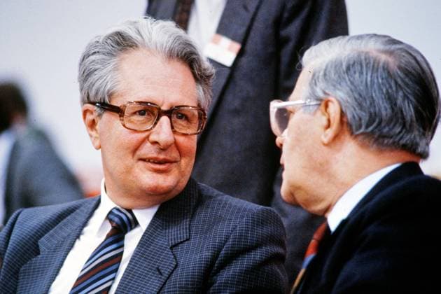 Hans Jochen Vogel und Helmut Schmidt Achtung - Archivfoto - Aufnahme Datum geschätzt, *** Hans Jochen Vogel and Helmut Schmidt Attention Archive photo Recording Date estimated,