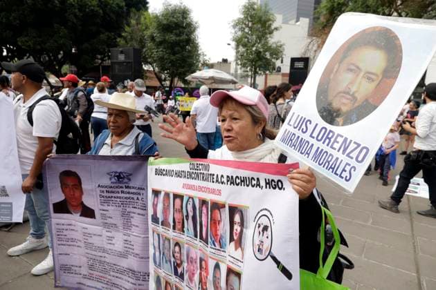 A mother of a missing person holds a a photo of her loved one as takes part during a protest on Mother s Day to demand that the government clarify the disappearances at Monument to the Mother. Mexico City Mexico - ZUMAe321 20240510_zia_e321_001 Copyright: xLuisxBarronx