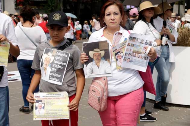 A mother of a missing person holds a a photo of her loved one as takes part during a protest on Mother s Day to demand that the government clarify the disappearances at Monument to the Mother. Mexico City Mexico - ZUMAe321 20240510_zia_e321_002 Copyright: xLuisxBarronx