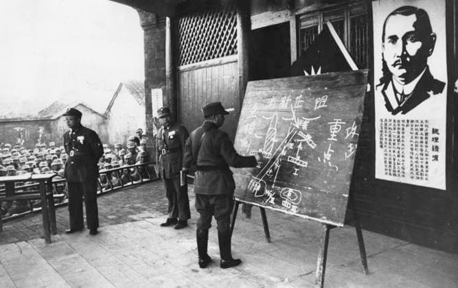 RECORD DATE NOT STATED Sino-Japanese War During the Second Sino-Japanese War, a Chinese officer lectures to military students with the aid of a diagram on a blackboard. In the background is a portrait of Sun Yat -Sen, founding father of the Republic of China. Date: 1937-1945  Copyright: Copyrightx(c)Geminix2023.xCredit:xGemini 10652470