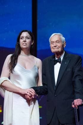 Roger Corman Has Died Aged 98 File photo - Roger Corman and Quentin Tarantino attending the Closing Ceremony as part of the 76th Cannes Film Festival in Cannes, France on May 27, 2023. - Legendary B-movie king Roger Corman, who directed and produced hundreds of low-budget films and discovered such future industry stars as Jack Nicholson, Martin Scorsese and Robert De Niro, has died. He was 98. Photo by Aurore Marechal ABACAPRESS.COM Cannes France  Copyright: xMarechalxAurore ABACAx
