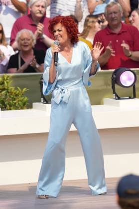 ZDF - Fernsehgarten. Sängerin Lucy Diakovska in der Unterhaltungsshow ZDF Fernsehgarten am 12.05.2024 in Mainz. Mainz ZDF - Fernsehgarten Rheinland-Pfalz *** ZDF Fernsehgarten Singer Lucy Diakovska in the entertainment show ZDF Fernsehgarten on 12 05 2024 in Mainz Mainz ZDF Fernsehgarten Rheinland Pfalz