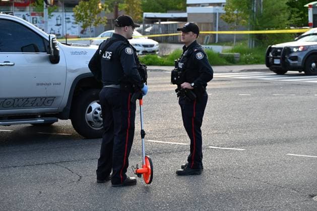 One Person Injured In Shooting In Scarborough, Toronto, Canada - 12 May 2024 Police block off roads with crime scene tape to investigate a shooting that left one person injured in Scarborough. At approximately 4:54 p.m., Sunday afternoon police responded to the area of Kennedy Rd and Munham Gate for a driver shooting from a vehicle to a tow truck. Toronto police say that they located a victim suffering from gunshot wounds, the victim was transported to the hospital with non-life-threatening injuries. Police are actively searching for a suspect. This is the third shooting in the District of Scarborough involving a tow truck in less than 24 hours. Scarborough, Toronto Canada Copyright: xKylexMazzax xSOPAxImagesx KMZ_7290