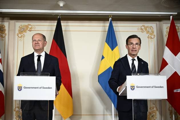 News Themen der Woche KW20 News Bilder des Tages STOCKHOLM, SVERIGE 20240513 Tysklands förbundskansler Olaf Scholz (tv) och Sveriges statsminister Ulf Kristersson haller en gemensam pressträff med övriga nordiska statsministrar pa Skeppsholmen i Stockholm, Sverige, 13 maj 2024, under ett tva dagar langt Nordiskt statsministermöte, om säkerhet och konkurrenskraft. STOCKHOLM SVERIGE x10050x *** STOCKHOLM, SWEDEN 20240513 German Chancellor Olaf Scholz tv and Swedish Prime Minister Ulf Kristersson hold a joint press conference with other Nordic Prime Ministers at Skeppsholmen in Stockholm, Sweden, May 13, 2024, during a two-day Nordic Prime Ministers Meeting, on security and competitiveness STOCKHOLM SWEDEN x10050x  Copyright: xPontusxLundahl TTx NORDISKT STATSMINISTERMÖTE PRESSTRÄFF U7NIui-teNo