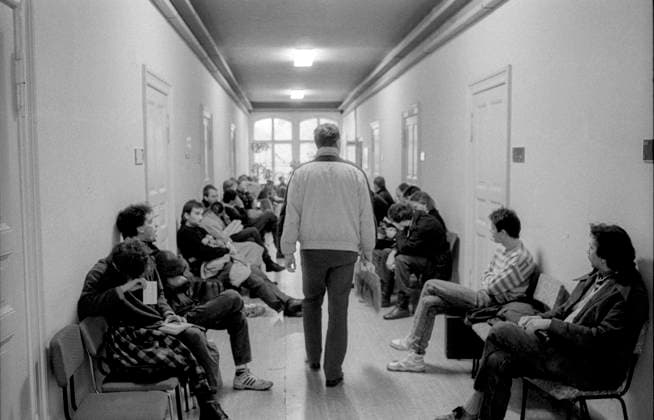 Archivbilder der Woche KW19 Arbeitsamt Deutschland, Berlin, 21.12.1990, Arbeitsamt Prenzlauer Berg, in der Fröbelstraße, Â *** Employment Office Germany, Berlin, 21 12 1990, Employment Office Prenzlauer Berg, in Fröbelstraße, Â