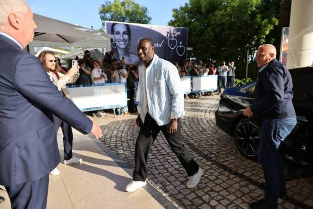 77e festival du film de Cannes PHOTOPQR NICE MATIN Sebastien Botella 13 05 2024 Arrivee du jury du 77e festival du film de Cannes devant lhotel Martinez de Cannes le lundi 13 mai 2024 OMAR SY Cannes Film Festival director arrives for a dinner with members of the jury at the Grand Hyatt Cannes Hotel Martinez, on the eve of the opening ceremony of the 77th edition of the Cannes Film Festival in Cannes, southern France, on May 13, 2024 France  Copyright: xPHOTOPQR NICExMATIN MAXPPPxSebastienxBotellax 20240513NIM3168 20240513NIM3168