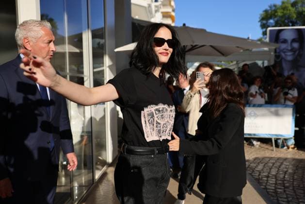 77e festival du film de Cannes PHOTOPQR NICE MATIN Sebastien Botella 13 05 2024 Arrivee du jury du 77e festival du film de Cannes devant lhotel Martinez de Cannes le lundi 13 mai 2024 EVA GREEN Cannes Film Festival director arrives for a dinner with members of the jury at the Grand Hyatt Cannes Hotel Martinez, on the eve of the opening ceremony of the 77th edition of the Cannes Film Festival in Cannes, southern France, on May 13, 2024 France  Copyright: xPHOTOPQR NICExMATIN MAXPPPxSebastienxBotellax 20240513NIM3177 20240513NIM3177