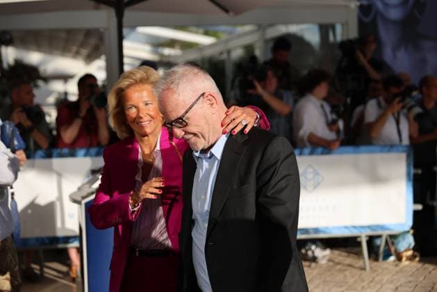 77e festival du film de Cannes PHOTOPQR NICE MATIN Sebastien Botella 13 05 2024 Arrivee du jury du 77e festival du film de Cannes devant lhotel Martinez de Cannes le lundi 13 mai 2024 THIERRY FREMAUX ET IRIS KNOBLOCH Cannes Film Festival director Thierry Fremaux arrives for a dinner with members of the jury at the Grand Hyatt Cannes Hotel Martinez, on the eve of the opening ceremony of the 77th edition of the Cannes Film Festival in Cannes, southern France, on May 13, 2024 France  Copyright: xPHOTOPQR NICExMATIN MAXPPPxSebastienxBotellax 20240513NIM3193 20240513NIM3193