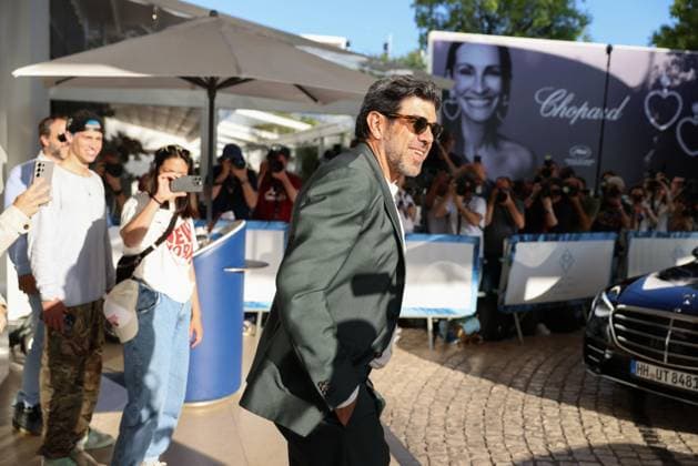 77e festival du film de Cannes PHOTOPQR NICE MATIN Sebastien Botella 13 05 2024 Arrivee du jury du 77e festival du film de Cannes devant lÄôhotel Martinez de Cannes le lundi 13 mai 2024 Pierfrancesco Favino Cannes Film Festival director arrives for a dinner with members of the jury at the Grand Hyatt Cannes Hotel Martinez, on the eve of the opening ceremony of the 77th edition of the Cannes Film Festival in Cannes, southern France, on May 13, 2024 France  Copyright: xPHOTOPQR NICExMATIN MAXPPPxSebastienxBotellax 20240513NIM3209 20240513NIM3212