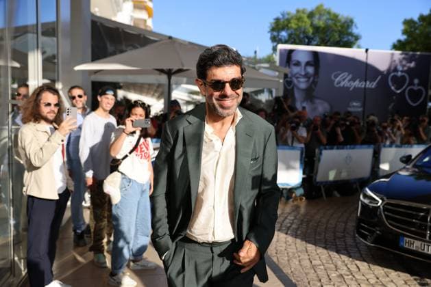 77e festival du film de Cannes PHOTOPQR NICE MATIN Sebastien Botella 13 05 2024 Arrivee du jury du 77e festival du film de Cannes devant lhotel Martinez de Cannes le lundi 13 mai 2024 Pierfrancesco Favino Cannes Film Festival director arrives for a dinner with members of the jury at the Grand Hyatt Cannes Hotel Martinez, on the eve of the opening ceremony of the 77th edition of the Cannes Film Festival in Cannes, southern France, on May 13, 2024 France  Copyright: xPHOTOPQR NICExMATIN MAXPPPxSebastienxBotellax 20240513NIM3219 20240513NIM3219
